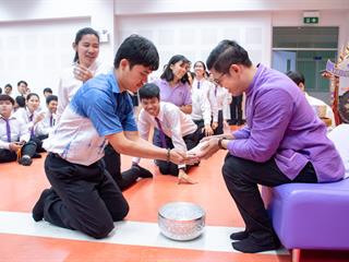 พิธีปลดป้ายพร้อมประดับรุ่นนิสิตปี,1,“ปรเมศร์คเชนทรา”,คณะศิลปศาสตร์,มหาวิทยาลัยพะเยา