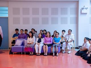 พิธีปลดป้ายพร้อมประดับรุ่นนิสิตปี,1,“ปรเมศร์คเชนทรา”,คณะศิลปศาสตร์,มหาวิทยาลัยพะเยา