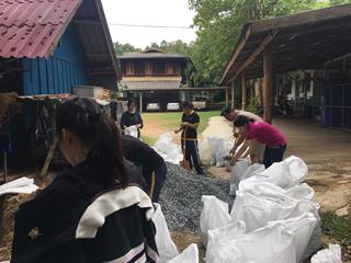 คณะรัฐศาสตร์และสังคมศาสตร์,มหาวิทยาลัยพะเยา,ร่วมดำเนินกิจกรรม,1,คณะ,1,ฝายชะลอน้ำ,ตามรอยพ่อสืบสานพระราชปณิธานในหลวงรัชกาลที่,9,ณ,ห้วยเคียน,โรงเรียนบ้านห้วยเคียน,ต.แม่กา,อ.เมืองพะเยา,จ.พะเยา,