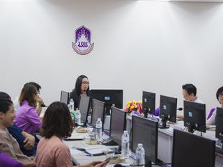 ผู้บริหารและบุคลากรคณะศิลปศาสตร์,มหาวิทยาลัยพะเยาได้ต้อนรับ,อาจารย์,จีรนันท์,ทองเจริญ,จากคณะสิ่งแวดล้อมและทรัพยากรศาสตร์,มหาวิทยาลัยมหิดล