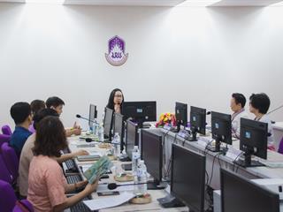 ผู้บริหารและบุคลากรคณะศิลปศาสตร์,มหาวิทยาลัยพะเยาได้ต้อนรับ,อาจารย์,จีรนันท์,ทองเจริญ,จากคณะสิ่งแวดล้อมและทรัพยากรศาสตร์,มหาวิทยาลัยมหิดล