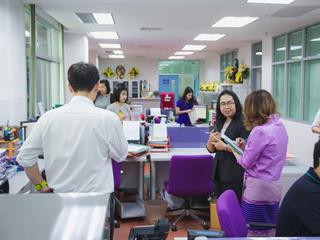ผู้บริหารและบุคลากรคณะศิลปศาสตร์,มหาวิทยาลัยพะเยาได้ต้อนรับ,อาจารย์,จีรนันท์,ทองเจริญ,จากคณะสิ่งแวดล้อมและทรัพยากรศาสตร์,มหาวิทยาลัยมหิดล