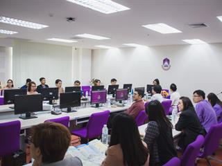 ผู้บริหารและบุคลากรคณะศิลปศาสตร์,มหาวิทยาลัยพะเยาได้ต้อนรับ,อาจารย์,จีรนันท์,ทองเจริญ,จากคณะสิ่งแวดล้อมและทรัพยากรศาสตร์,มหาวิทยาลัยมหิดล
