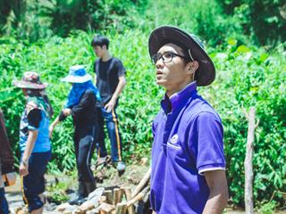 บุคลากรคณะศิลปศาสตร์ร่วมทำฝายชะลอน้ำตามรอยในหลวงรัชกาลที่,9