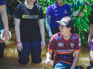 บุคลากรคณะศิลปศาสตร์ร่วมทำฝายชะลอน้ำตามรอยในหลวงรัชกาลที่,9