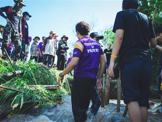 บุคลากรคณะศิลปศาสตร์ร่วมทำฝายชะลอน้ำตามรอยในหลวงรัชกาลที่,9