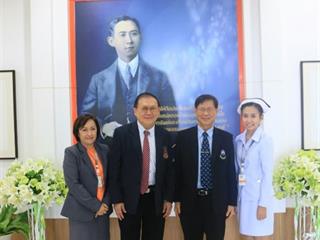 รศ.ดร.ชาลี,ทองเรือง,รองอธิการบดีฝ่ายบริหาร,และรักษาการแทนรองผู้อำนวยการศูนย์การแพทย์และโรงพยาบาลมหาวิทยาลัยพะเยา,นำทีมบุคลากรของศูนย์การแพทย์และโรงพยาบาลมหาวิทยาลัยพะเยา,ศึกษาดูงาน,ณ,โรงพยาบาลมหาวิทยาลัยเทคโนโลยีสุรนารี,จังหวัดนครราชสีมา