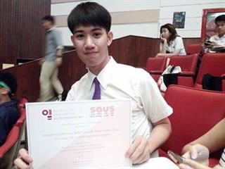 คณะรัฐศาสตร์และสังคมศาสตร์,มหาวิทยาลัยพะเยา,ดำเนินโครงการ,“พิราบขาวเหิรฟ้า,สิงหรากู่คำราม”,(พัฒนานิสิตด้านวิชาการ),กิจกรรม,การนำเสนอผลงาน,/,แข่งขันตอบปัญหานิสิตระดับปริญญาตรี,(พัฒนาสังคม)