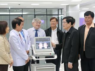 ศูนย์การแพทย์และโรงพยาบาลมหาวิทยาลัยพะเยา,,รับมอบเครื่องรักษาผิวหนังด้วยคลื่นอัลตร้าซาวน์