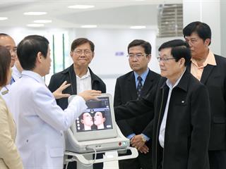 ศูนย์การแพทย์และโรงพยาบาลมหาวิทยาลัยพะเยา,,รับมอบเครื่องรักษาผิวหนังด้วยคลื่นอัลตร้าซาวน์