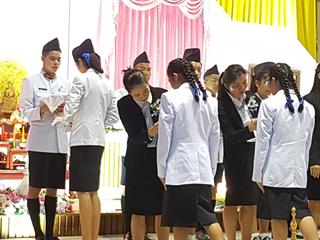 รองอธิการบดีฝ่ายกิจการพิเศษ,มหาวิทยาลัยพะเยา,เข้าร่วมงานวันเกียรติยศ,พร้อมพิธีประดับเครื่องหมายและหมวกเครื่องแบบราชพิธี,ให้กับนักเรียนชั้นมัธยมศึกษาปีที่,1,และปีที่,4,ใหม่,โรงเรียนเฉลิมพระเกียรติสมเด็จพระศรีนครินทร์,พะเยา