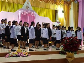 รองอธิการบดีฝ่ายกิจการพิเศษ,มหาวิทยาลัยพะเยา,เข้าร่วมงานวันเกียรติยศ,พร้อมพิธีประดับเครื่องหมายและหมวกเครื่องแบบราชพิธี,ให้กับนักเรียนชั้นมัธยมศึกษาปีที่,1,และปีที่,4,ใหม่,โรงเรียนเฉลิมพระเกียรติสมเด็จพระศรีนครินทร์,พะเยา