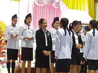 รองอธิการบดีฝ่ายกิจการพิเศษ,มหาวิทยาลัยพะเยา,เข้าร่วมงานวันเกียรติยศ,พร้อมพิธีประดับเครื่องหมายและหมวกเครื่องแบบราชพิธี,ให้กับนักเรียนชั้นมัธยมศึกษาปีที่,1,และปีที่,4,ใหม่,โรงเรียนเฉลิมพระเกียรติสมเด็จพระศรีนครินทร์,พะเยา