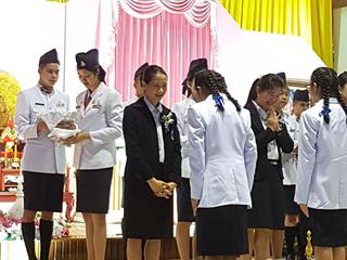 รองอธิการบดีฝ่ายกิจการพิเศษ,มหาวิทยาลัยพะเยา,เข้าร่วมงานวันเกียรติยศ,พร้อมพิธีประดับเครื่องหมายและหมวกเครื่องแบบราชพิธี,ให้กับนักเรียนชั้นมัธยมศึกษาปีที่,1,และปีที่,4,ใหม่,โรงเรียนเฉลิมพระเกียรติสมเด็จพระศรีนครินทร์,พะเยา