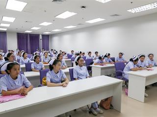 ศ.รพ.มพ.,จัดอบรมพยาบาลใหม่,เตรียมความพร้อมให้บริการงานสุขภาพ