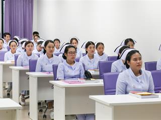 ศ.รพ.มพ.,จัดอบรมพยาบาลใหม่,เตรียมความพร้อมให้บริการงานสุขภาพ