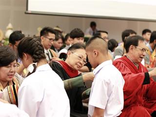 โรงเรียนสาธิตฯ,จัดพิธีประณตจิต,ปูชิตคุณาจารย์,และประดับเครื่องหมายมหาวิทยาลัย,