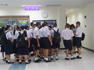 คณาจารย์,และนักเรียนชั้นมัธยมศึกษา,ปีที่,4,โรงเรียนสาธิต,มหาวิทยาลัยพะเยา,เข้าศึกษาการใช้บริการ,และเยี่ยมชมศูนย์บรรณสารและสื่อการศึกษา,มหาวิทยาลัยพะเยา,