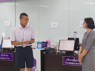 คณาจารย์,และนักเรียนชั้นมัธยมศึกษา,ปีที่,4,โรงเรียนสาธิต,มหาวิทยาลัยพะเยา,เข้าศึกษาการใช้บริการ,และเยี่ยมชมศูนย์บรรณสารและสื่อการศึกษา,มหาวิทยาลัยพะเยา,