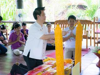 ศูนย์ปฏิบัติการมหาวิทยาลัยพะเยาจิตอาสา(UPSR),และ,ชมรมรากแก้วมหาวิทยาลัยพะเยา,ถวายเทียนพรรษา,เพื่อสืบทอดพระพุทธศาสนา,และถวายเป็นพุทธบูชา,