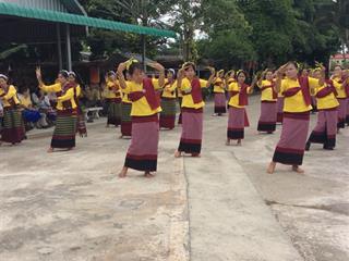 คณะพยาบาลศาสตร์ร่วมกับโรงเรียนผู้สูงอายุวัดแม่กาโทกหวาก,และโรงพยาบาลส่งเสริมสุขภาพตำบลแม่กา,จังหวัดพะเยา,จัด“โครงการ,,๑,คณะ,๑โมเดล,ข่วงผญ๋าภูมิปัญญาพื้นบ้านล้านนา,เพื่อส่งเสริมศักยภาพ,และคุณค่าผู้สูงวัย”