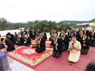 มหาวิทยาลัยพะเยา,จัดพิธีสักการะบูชาพระพุทธภุชคารักษ์,พระพุทธรูปประจำมหาวิทยาลัยพะเยาและพิธีสักการะสมเด็จพระนเรศวรมหาราช