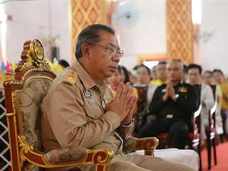 นายณรงค์ศักดิ์,โอสถธนากร,,ผู้ว่าราชการจังหวัดพะเยา,ในพิธีสืบชะตาต้อนรับการเข้ารับตำแหน่งผู้ว่าฯคนใหม่