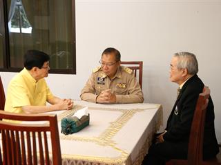 อธิการบดีมหาวิทยาลัยพะเยา,มอบของที่ระลึกแสดงความยินดีกับผู้ว่าราชการจังหวัดพะเยา,เนื่องในโอกาสรับตำแหน่งใหม่