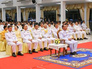 มหาวิทยาลัยพะเยาเข้าร่วมพิธีถวายเครื่องราชสักการะ,และจุดเทียนถวายพระพรชัยมงคล,",ในหลวง,ร.10"