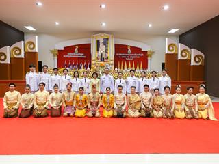 มหาวิทยาลัยพะเยาเข้าร่วมพิธีถวายเครื่องราชสักการะ,และจุดเทียนถวายพระพรชัยมงคล,",ในหลวง,ร.10"