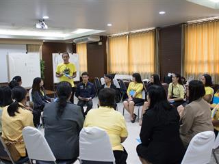 คณะศิลปศาสตร์จัดทำโครงการพัฒนาคุณภาพการศึกษาและพัฒนาท้องถิ่นโดยมีสถาบันอุดมศึกษาเป็นพี่เลี้ยง,โครงการ,“อ่านได้,เขียนคล่อง,ผ่านนิทาน”