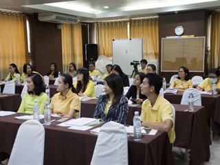 คณะศิลปศาสตร์จัดทำโครงการพัฒนาคุณภาพการศึกษาและพัฒนาท้องถิ่นโดยมีสถาบันอุดมศึกษาเป็นพี่เลี้ยง,โครงการ,“อ่านได้,เขียนคล่อง,ผ่านนิทาน”