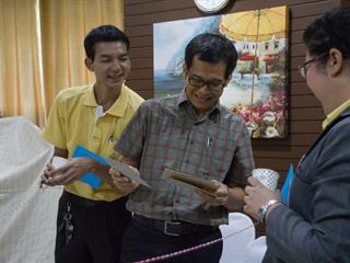 คณะศิลปศาสตร์จัดทำโครงการพัฒนาคุณภาพการศึกษาและพัฒนาท้องถิ่นโดยมีสถาบันอุดมศึกษาเป็นพี่เลี้ยง,โครงการ,“อ่านได้,เขียนคล่อง,ผ่านนิทาน”