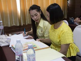 คณะศิลปศาสตร์จัดทำโครงการพัฒนาคุณภาพการศึกษาและพัฒนาท้องถิ่นโดยมีสถาบันอุดมศึกษาเป็นพี่เลี้ยง,โครงการ,“อ่านได้,เขียนคล่อง,ผ่านนิทาน”