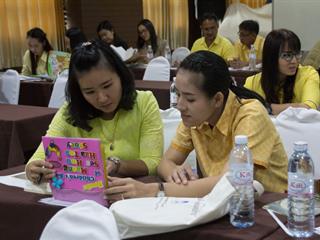 คณะศิลปศาสตร์จัดทำโครงการพัฒนาคุณภาพการศึกษาและพัฒนาท้องถิ่นโดยมีสถาบันอุดมศึกษาเป็นพี่เลี้ยง,โครงการ,“อ่านได้,เขียนคล่อง,ผ่านนิทาน”