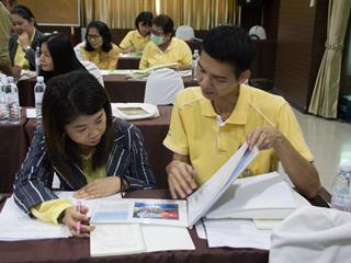 คณะศิลปศาสตร์จัดทำโครงการพัฒนาคุณภาพการศึกษาและพัฒนาท้องถิ่นโดยมีสถาบันอุดมศึกษาเป็นพี่เลี้ยง,โครงการ,“อ่านได้,เขียนคล่อง,ผ่านนิทาน”