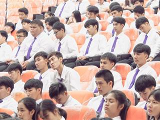 โครงการปฐมนิเทศนิสิตใหม่,และโครงการปรับพื้นฐานและพัฒนาทักษะการใช้ชีวิตในมหาวิทยาลัย