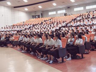 โครงการปฐมนิเทศนิสิตใหม่,และโครงการปรับพื้นฐานและพัฒนาทักษะการใช้ชีวิตในมหาวิทยาลัย