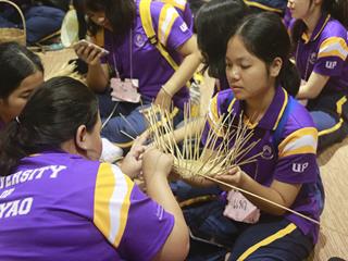 …คณะเทคโนโลยีสารสนเทศและการสื่อสาร,มหาวิทยาลัยพะเยา,จัดกิจกรรมภูมิปัญญาจากปราชญ์ภูกามยาว,เพื่อถ่ายทอดภูมิปัญญาจากปราชญ์ชาวบ้านสู่ลูกหลานในวัยเรียนให้อนุรักษ์และสืบทอดกันต่อไปในอนาคต...,