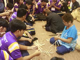 …คณะเทคโนโลยีสารสนเทศและการสื่อสาร,มหาวิทยาลัยพะเยา,จัดกิจกรรมภูมิปัญญาจากปราชญ์ภูกามยาว,เพื่อถ่ายทอดภูมิปัญญาจากปราชญ์ชาวบ้านสู่ลูกหลานในวัยเรียนให้อนุรักษ์และสืบทอดกันต่อไปในอนาคต...,