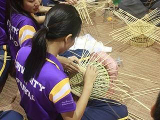 …คณะเทคโนโลยีสารสนเทศและการสื่อสาร,มหาวิทยาลัยพะเยา,จัดกิจกรรมภูมิปัญญาจากปราชญ์ภูกามยาว,เพื่อถ่ายทอดภูมิปัญญาจากปราชญ์ชาวบ้านสู่ลูกหลานในวัยเรียนให้อนุรักษ์และสืบทอดกันต่อไปในอนาคต...,