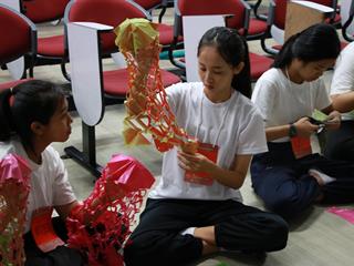 หน่วยกิจการนิสิตและทำนุบำรุงศิลปวัฒนธรรม,พร้อมด้วยสโมสรนิสิต,และชมรมสืบสายถิ่นแผ่นดินล้านนา,คณะรัฐศาสตร์และสังคมศาสตร์,มหาวิทยาลัยพะเยา,ร่วมกันจัดโครงการทำนุบำรุงศิลปวัฒนธรรม,และกิจกรรมต้อนรับนิสิตใหม่