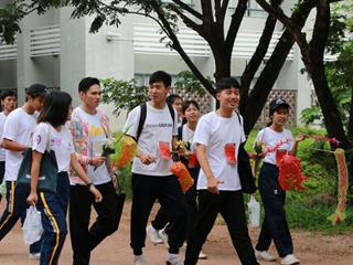 หน่วยกิจการนิสิตและทำนุบำรุงศิลปวัฒนธรรม,พร้อมด้วยสโมสรนิสิต,และชมรมสืบสายถิ่นแผ่นดินล้านนา,คณะรัฐศาสตร์และสังคมศาสตร์,มหาวิทยาลัยพะเยา,ร่วมกันจัดโครงการทำนุบำรุงศิลปวัฒนธรรม,และกิจกรรมต้อนรับนิสิตใหม่
