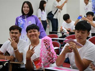 หน่วยกิจการนิสิตและทำนุบำรุงศิลปวัฒนธรรม,พร้อมด้วยสโมสรนิสิต,และชมรมสืบสายถิ่นแผ่นดินล้านนา,คณะรัฐศาสตร์และสังคมศาสตร์,มหาวิทยาลัยพะเยา,ร่วมกันจัดโครงการทำนุบำรุงศิลปวัฒนธรรม,และกิจกรรมต้อนรับนิสิตใหม่