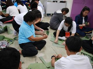 หน่วยกิจการนิสิตและทำนุบำรุงศิลปวัฒนธรรม,พร้อมด้วยสโมสรนิสิต,และชมรมสืบสายถิ่นแผ่นดินล้านนา,คณะรัฐศาสตร์และสังคมศาสตร์,มหาวิทยาลัยพะเยา,ร่วมกันจัดโครงการทำนุบำรุงศิลปวัฒนธรรม,และกิจกรรมต้อนรับนิสิตใหม่