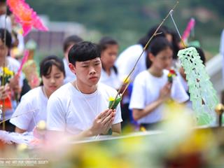 หน่วยกิจการนิสิตและทำนุบำรุงศิลปวัฒนธรรม,พร้อมด้วยสโมสรนิสิต,และชมรมสืบสายถิ่นแผ่นดินล้านนา,คณะรัฐศาสตร์และสังคมศาสตร์,มหาวิทยาลัยพะเยา,ร่วมกันจัดโครงการทำนุบำรุงศิลปวัฒนธรรม,และกิจกรรมต้อนรับนิสิตใหม่