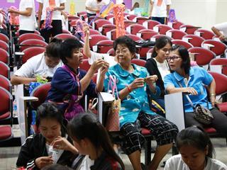 หน่วยกิจการนิสิตและทำนุบำรุงศิลปวัฒนธรรม,พร้อมด้วยสโมสรนิสิต,และชมรมสืบสายถิ่นแผ่นดินล้านนา,คณะรัฐศาสตร์และสังคมศาสตร์,มหาวิทยาลัยพะเยา,ร่วมกันจัดโครงการทำนุบำรุงศิลปวัฒนธรรม,และกิจกรรมต้อนรับนิสิตใหม่