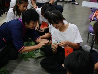 หน่วยกิจการนิสิตและทำนุบำรุงศิลปวัฒนธรรม,พร้อมด้วยสโมสรนิสิต,และชมรมสืบสายถิ่นแผ่นดินล้านนา,คณะรัฐศาสตร์และสังคมศาสตร์,มหาวิทยาลัยพะเยา,ร่วมกันจัดโครงการทำนุบำรุงศิลปวัฒนธรรม,และกิจกรรมต้อนรับนิสิตใหม่