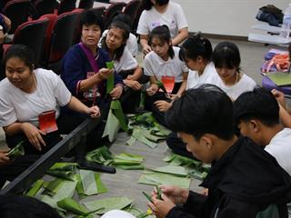 หน่วยกิจการนิสิตและทำนุบำรุงศิลปวัฒนธรรม,พร้อมด้วยสโมสรนิสิต,และชมรมสืบสายถิ่นแผ่นดินล้านนา,คณะรัฐศาสตร์และสังคมศาสตร์,มหาวิทยาลัยพะเยา,ร่วมกันจัดโครงการทำนุบำรุงศิลปวัฒนธรรม,และกิจกรรมต้อนรับนิสิตใหม่
