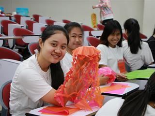 หน่วยกิจการนิสิตและทำนุบำรุงศิลปวัฒนธรรม,พร้อมด้วยสโมสรนิสิต,และชมรมสืบสายถิ่นแผ่นดินล้านนา,คณะรัฐศาสตร์และสังคมศาสตร์,มหาวิทยาลัยพะเยา,ร่วมกันจัดโครงการทำนุบำรุงศิลปวัฒนธรรม,และกิจกรรมต้อนรับนิสิตใหม่